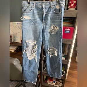 American Eagle distressed baggy Jean in size 18